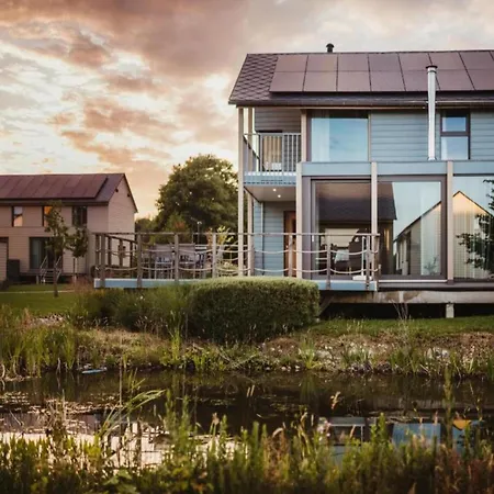 Lakeside With Sauna Villa *