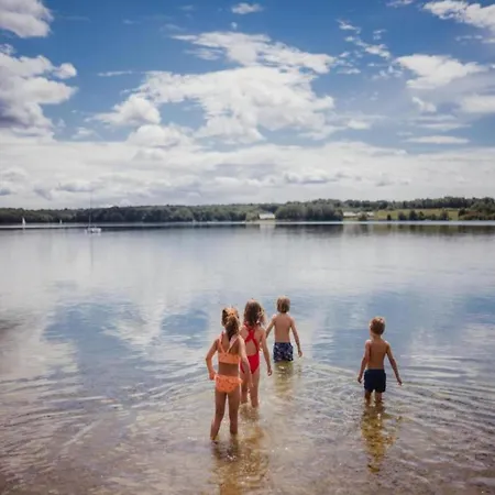 Villa Lakeside With Sauna