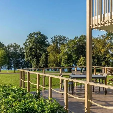 Villa Lakeside With Sauna