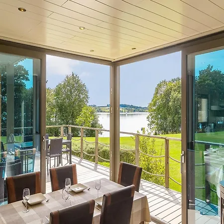 Spacious With Sauna And Fireplace
